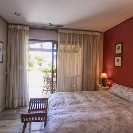 1081 - Golden Beach Jacuzzi Apartment